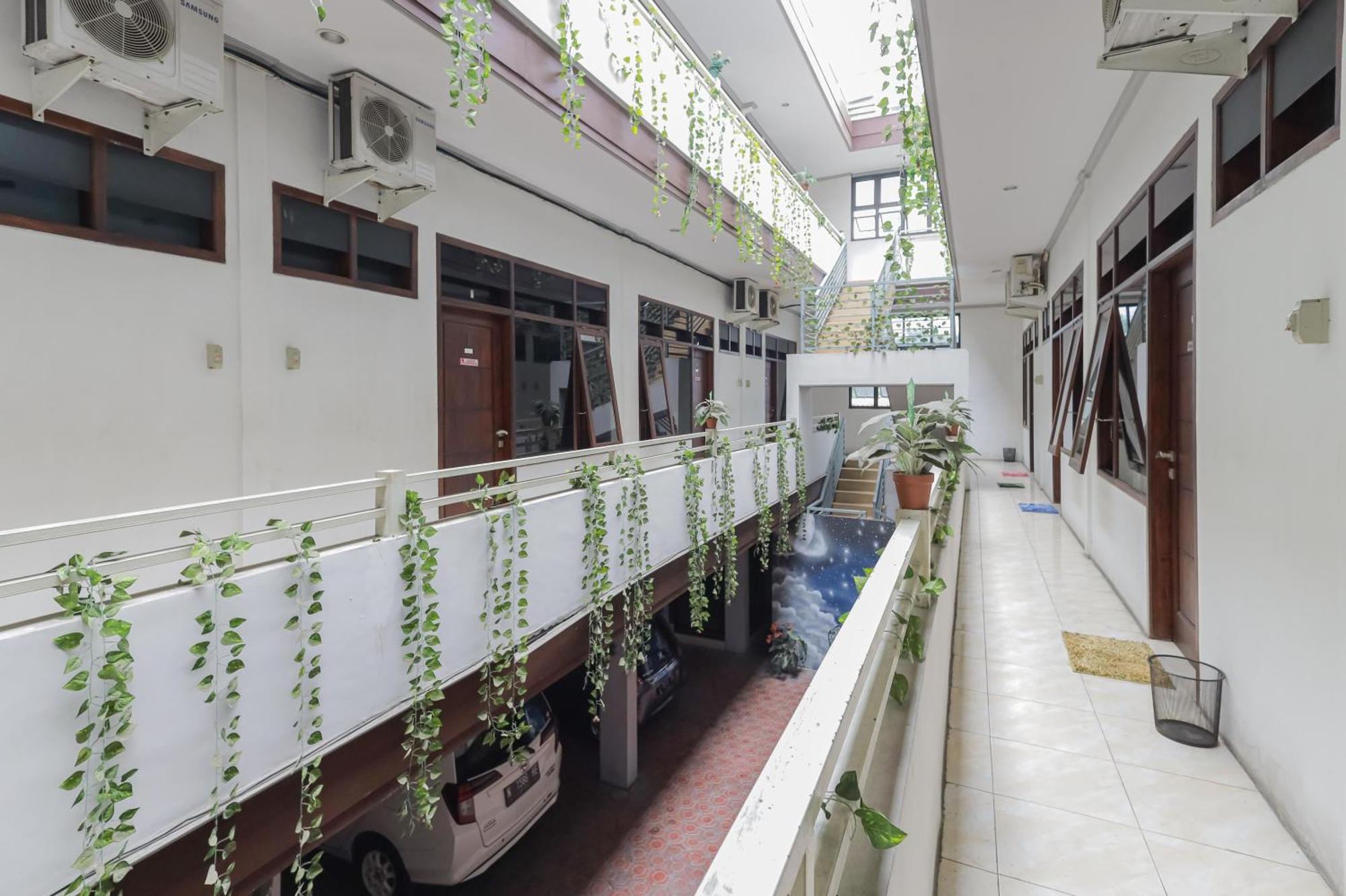 Reddoorz At Pondok Candra Surabaya Exteriör bild