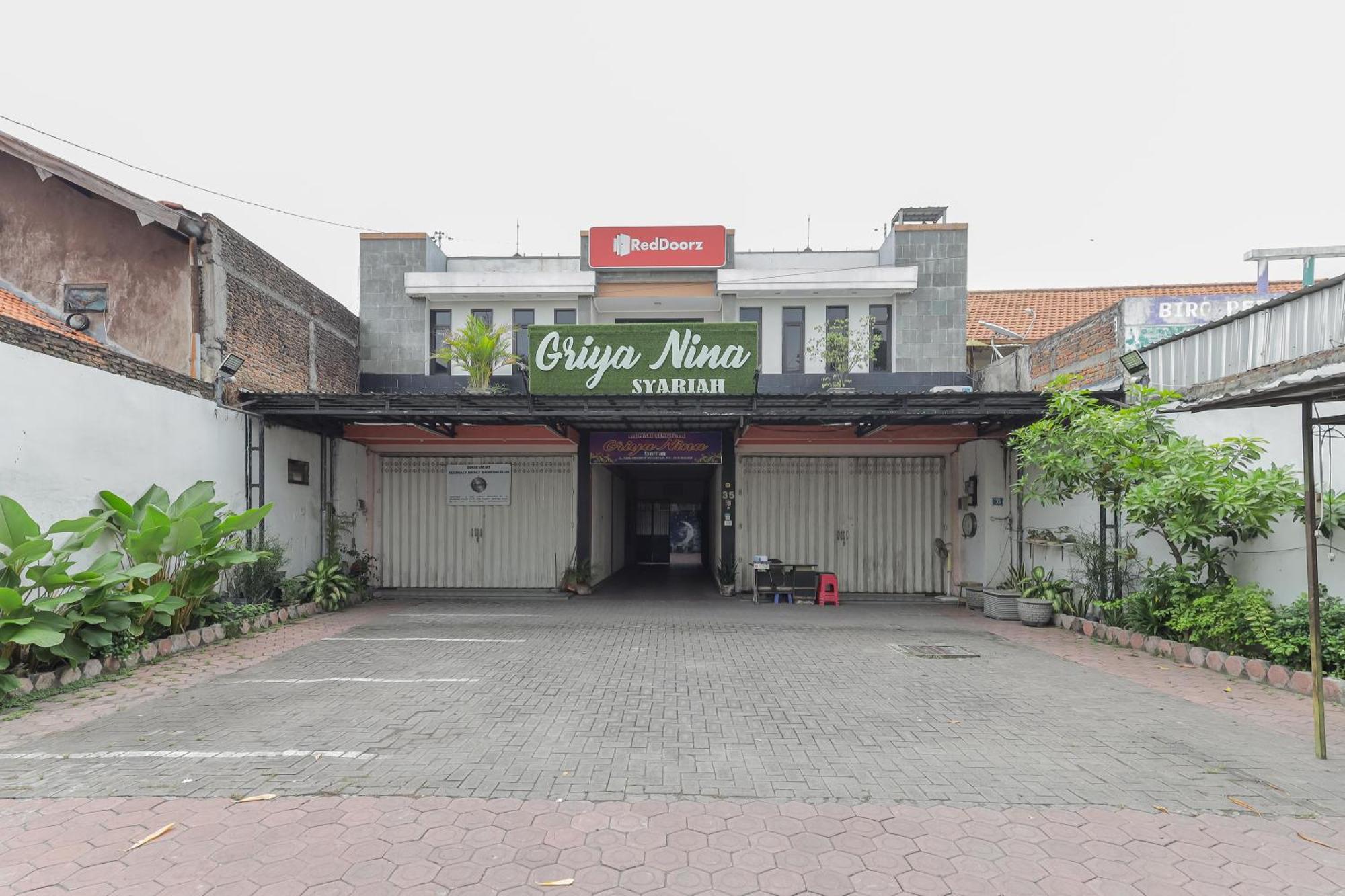 Reddoorz At Pondok Candra Surabaya Exteriör bild