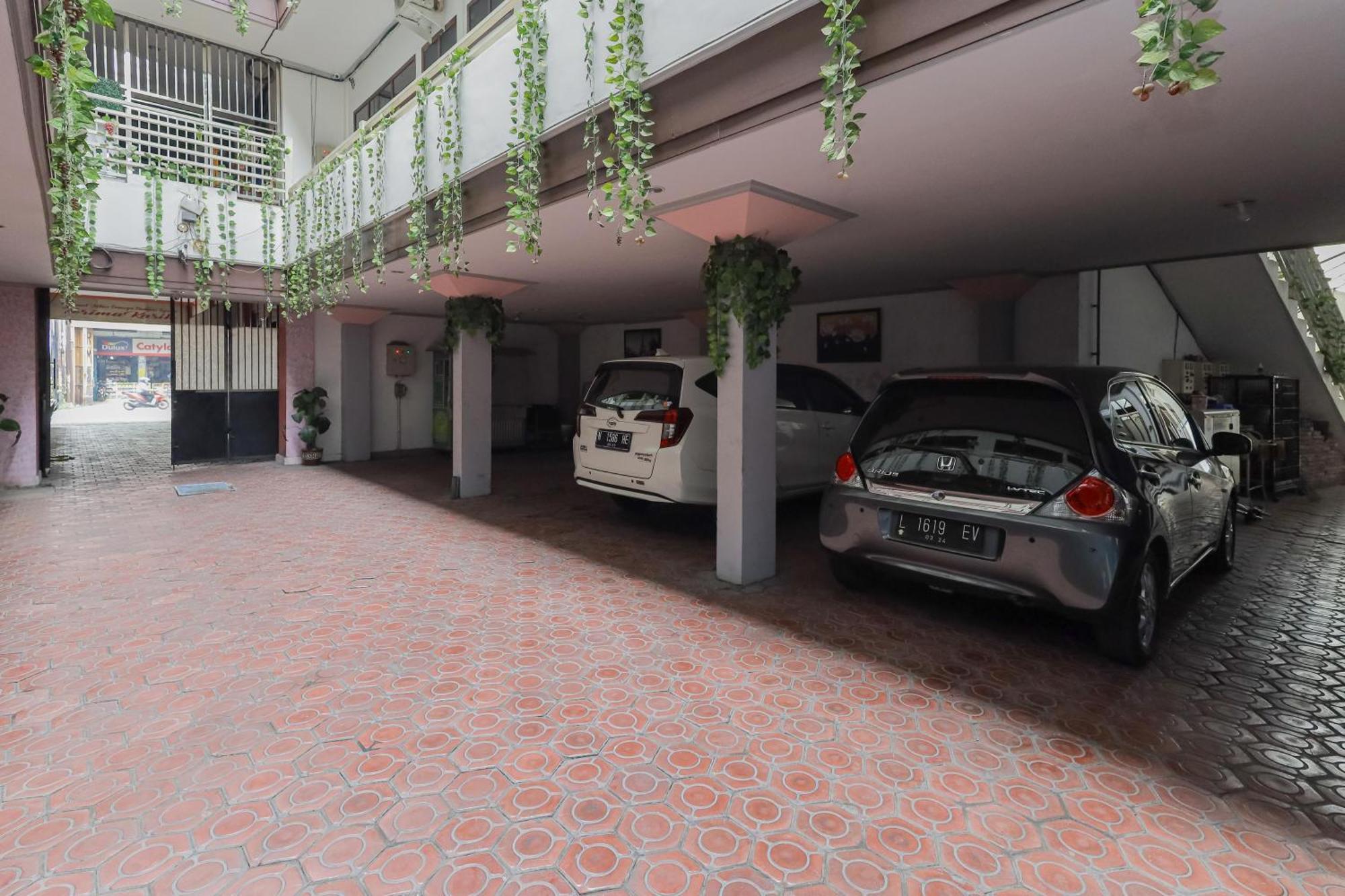 Reddoorz At Pondok Candra Surabaya Exteriör bild