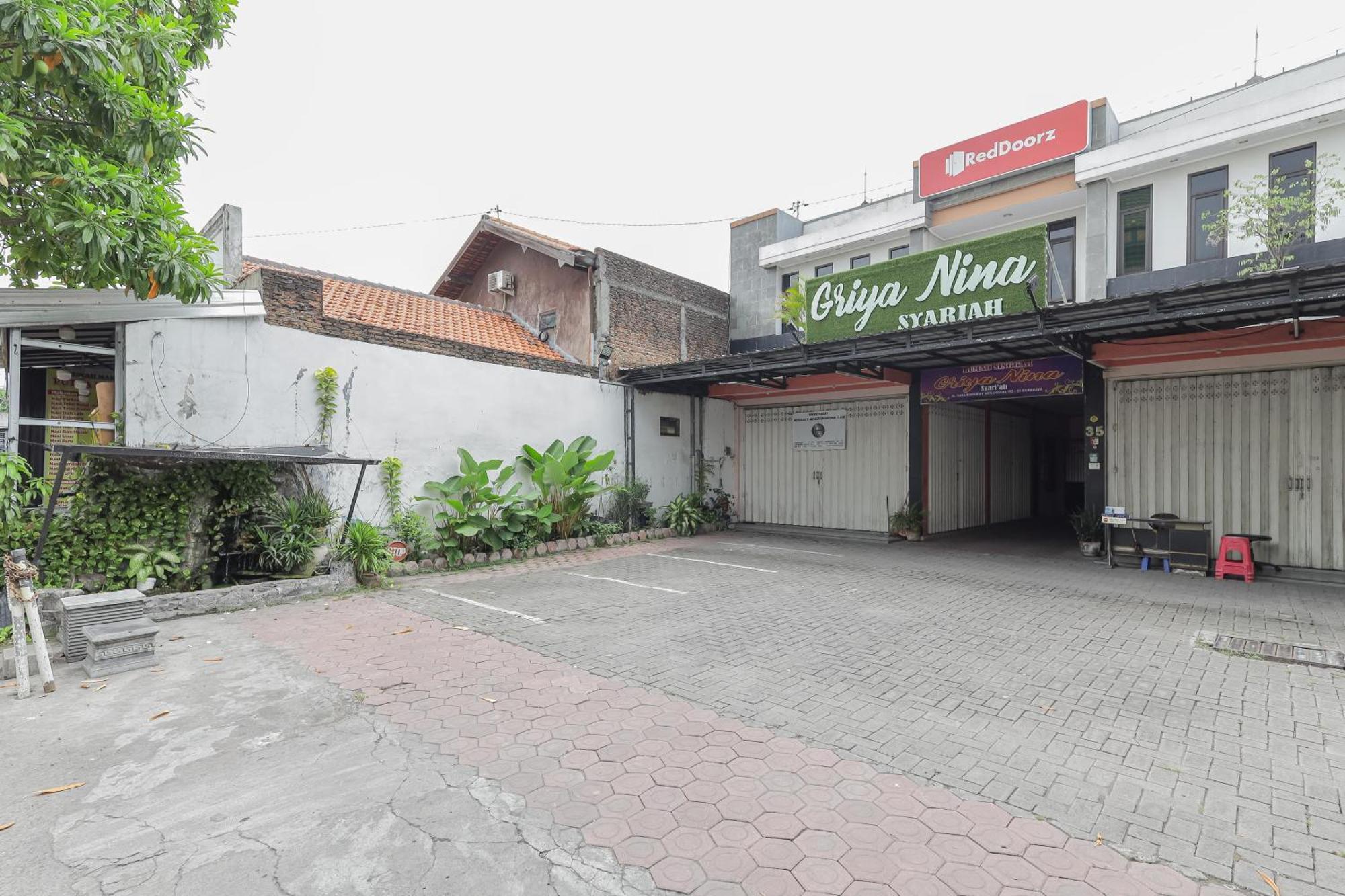 Reddoorz At Pondok Candra Surabaya Exteriör bild